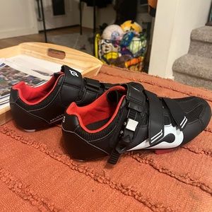 Peloton Cycling Shoes Size 40 (Womens 9 or Mens 7)